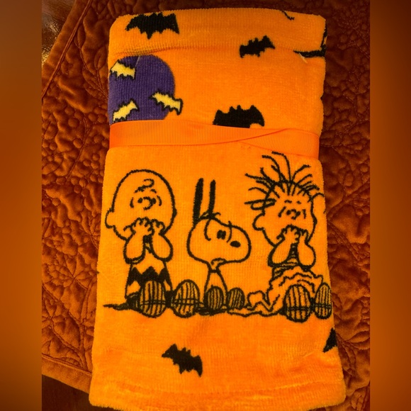 Peanuts Snoopy hand towels Halloween set of 2 new - Picture 2 of 3